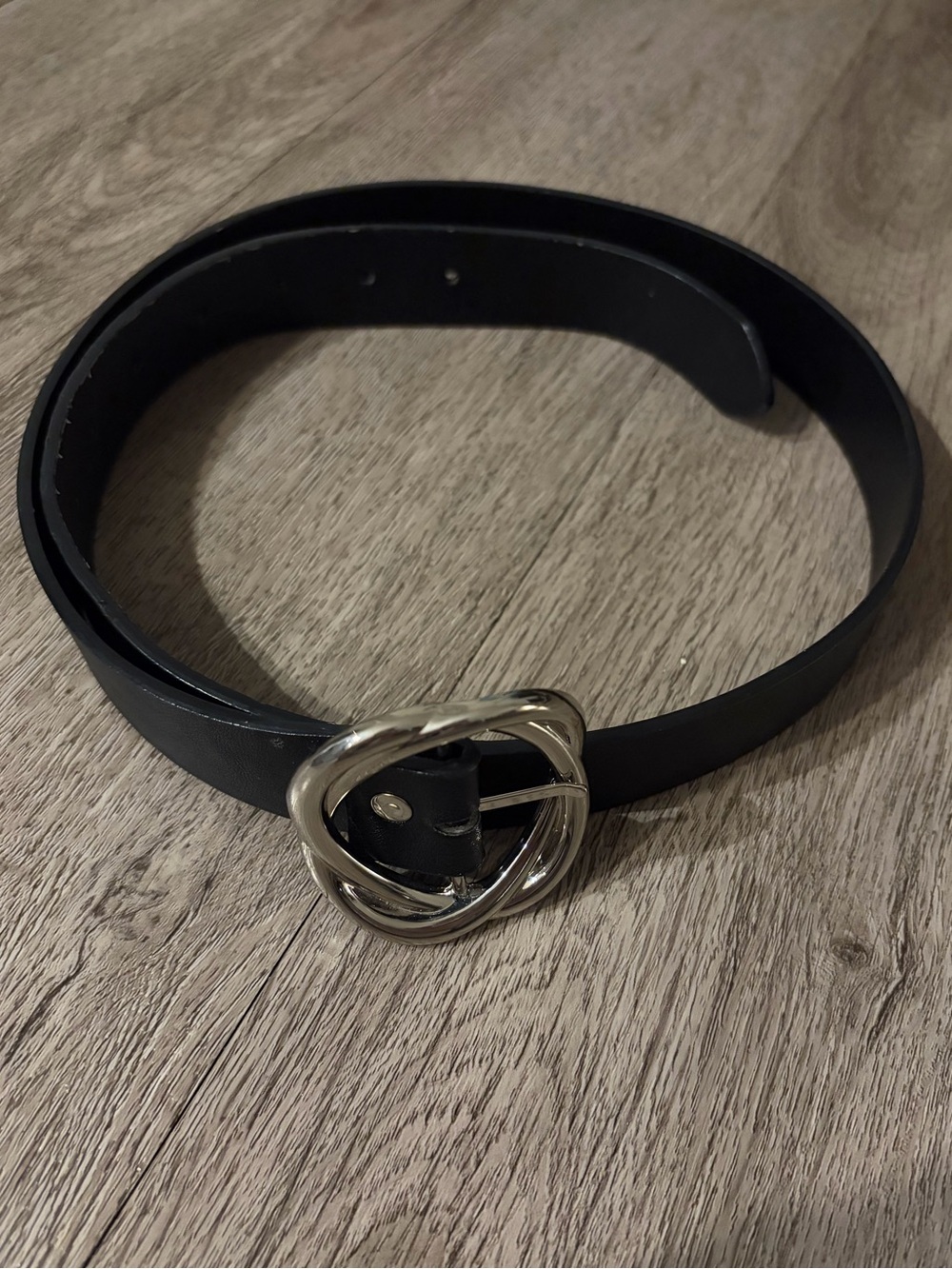 Black Women’s Knot-Style Buckle Belt